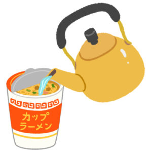 カップラーメンにやかんでお湯を注ぐ　イメージ画像